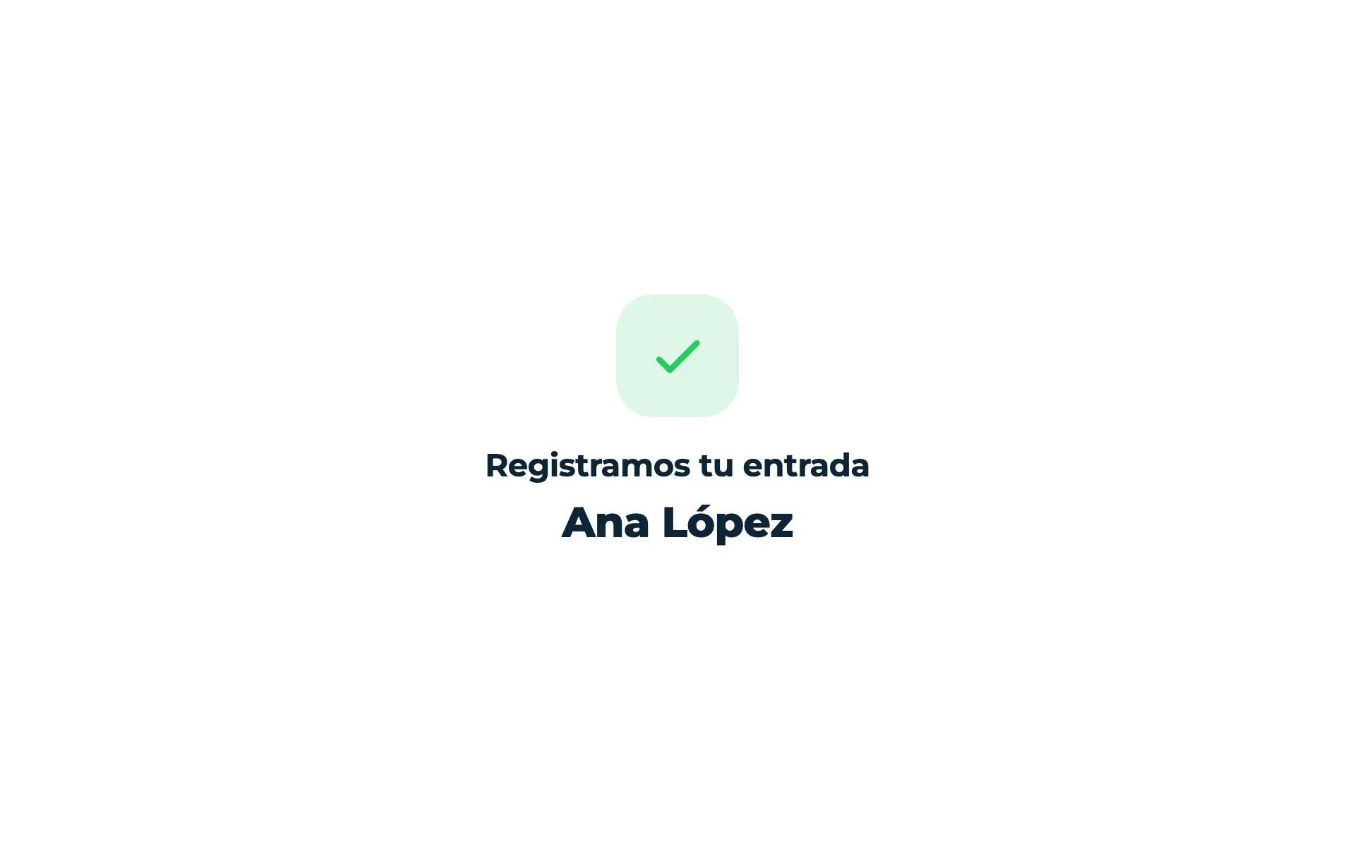 Tablet con el mensaje «Registramos tu entrada» para Ana López, con una marca de verificación verde.